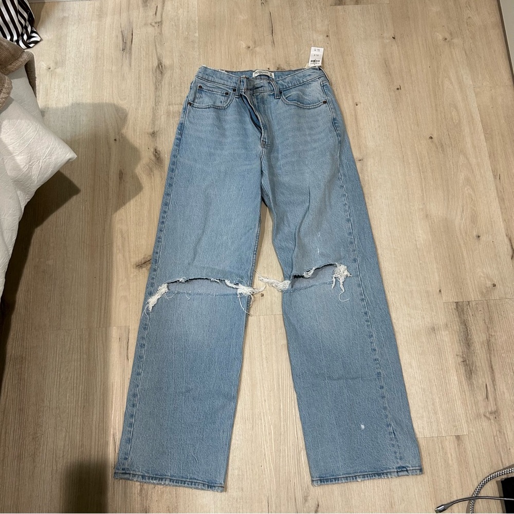 Abercrombie & Fitch
The '90s Relaxed Jean
High Rise